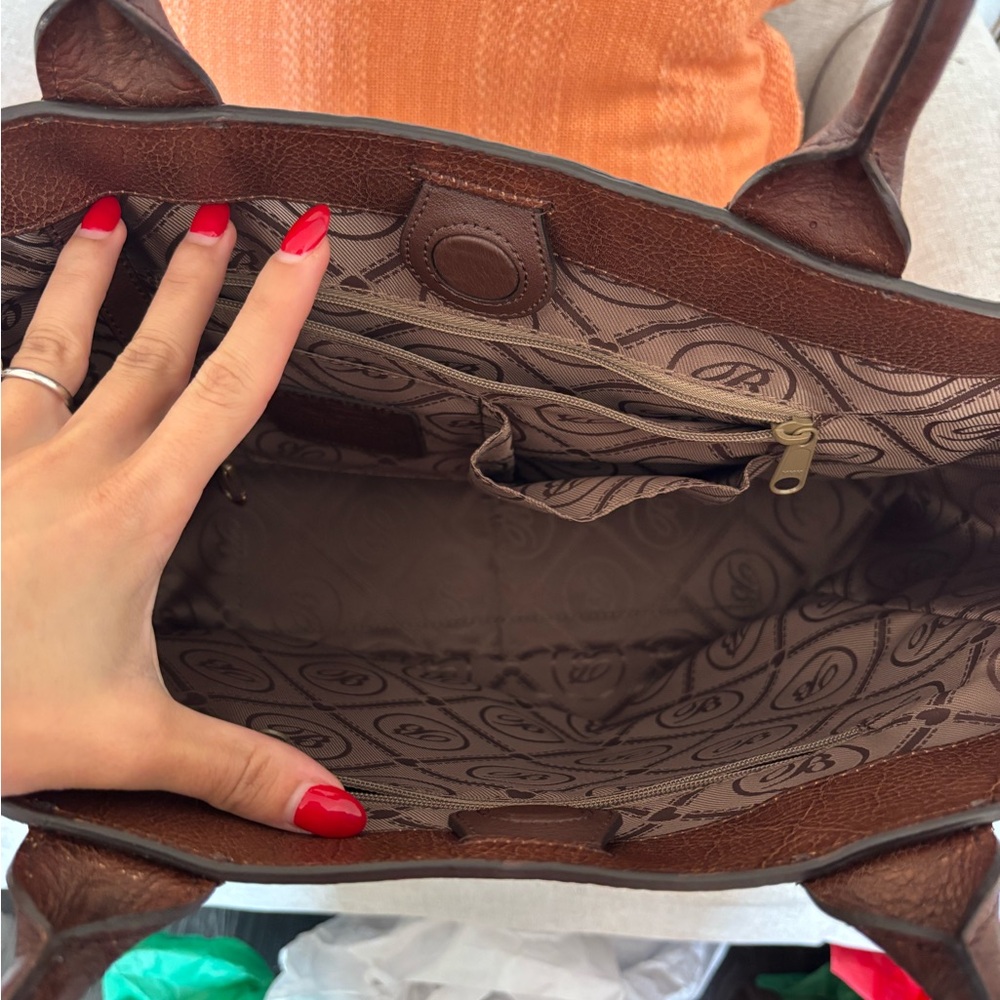 Elegant Brown Leather Tote Bag - Picture 2 of 3